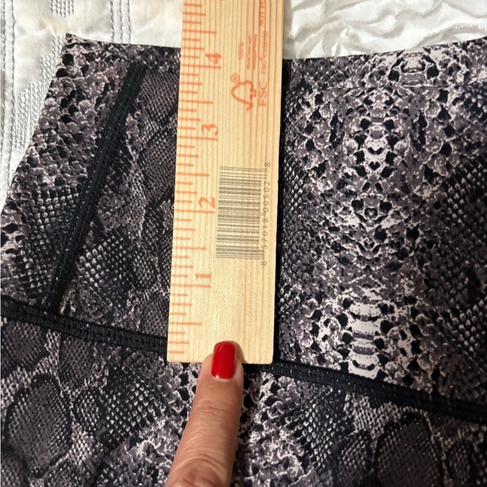 Varley Purple and Black Reptile Print‎ Leggings - Picture 9 of 12